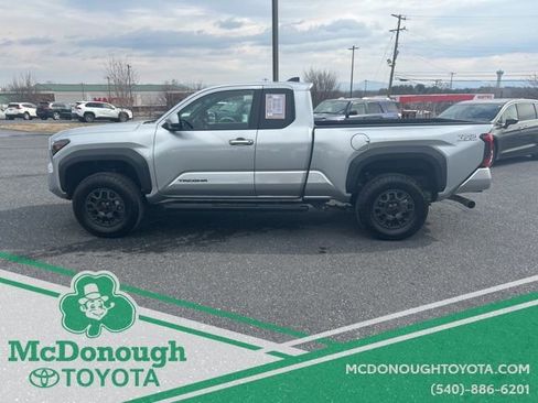 Certified 2025 Toyota Tacoma PreRunner image 5