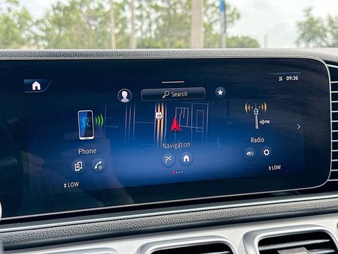 Used 2024 Mercedes-Benz GLE 450e GLE 450e Plug-In Hybrid Sport image 16