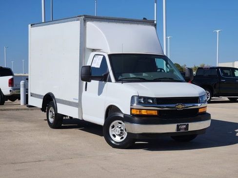 Used 2025 Chevrolet Express 3500 w/ Power Convenience Package image 3