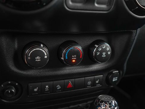 Used 2017 Jeep Wrangler Sahara AWD/4WD image 18