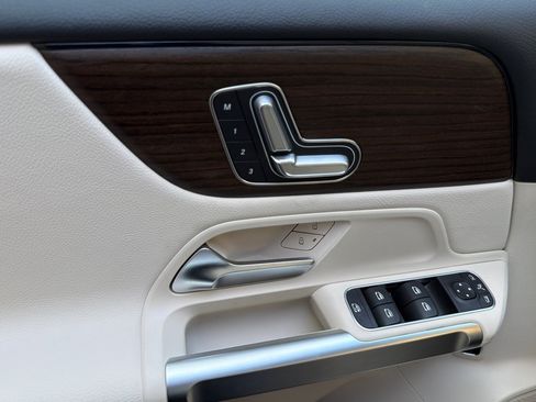 New 2026 Mercedes-Benz GLB 250 image 10