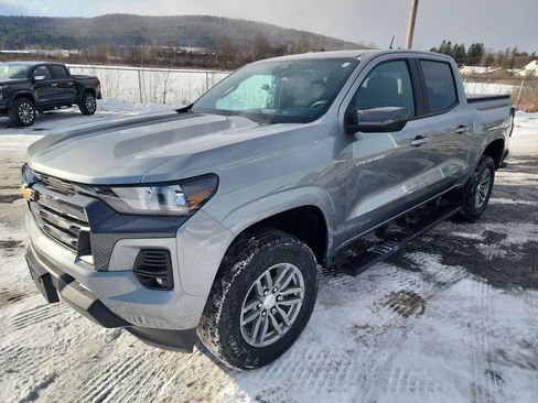 Used 2024 Chevrolet Colorado LT w/ LT Convenience Package II image 4