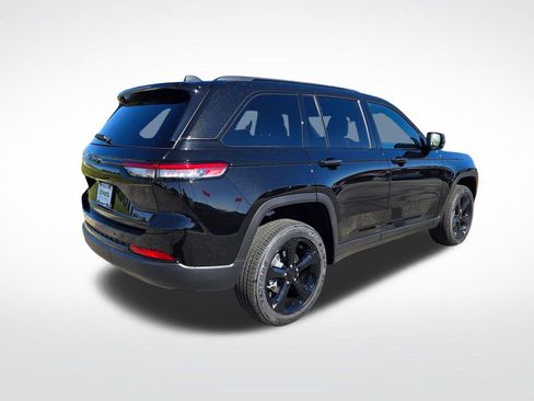 New 2025 Jeep Grand Cherokee Altitude image 4