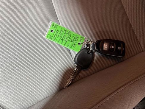 Used 2017 Hyundai Elantra SE FWD image 24