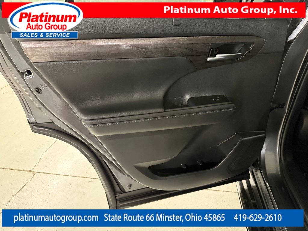 Used 2020 Toyota Highlander Limited FWD image 32