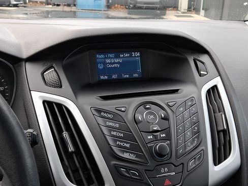 Used 2014 Ford Focus SE w/ Equipment Group 201A image 16