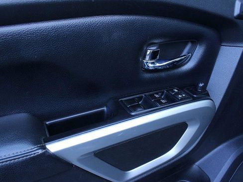 Used 2016 Nissan Titan SL image 12