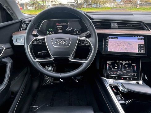 Used 2019 Audi e-tron Prestige w/ Prestige Package AWD/4WD image 7