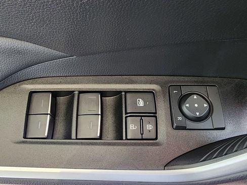 Used 2025 Toyota RAV4 XLE w/ Convenience Package FWD image 15