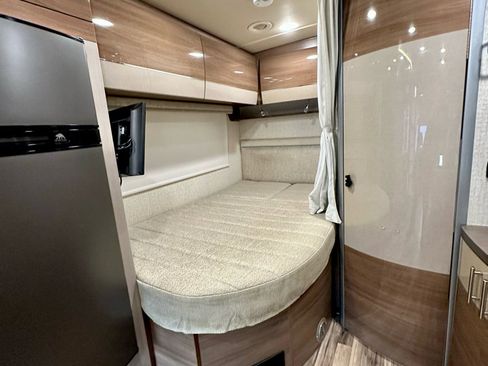 Used 2016 Mercedes-Benz Sprinter 3500 image 41