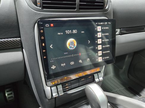 Used 2006 Porsche Cayenne Turbo S image 9