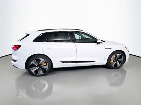 Used 2023 Audi e-tron Premium Plus w/ Premium Plus Package image 8