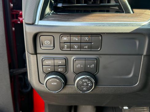 Used 2025 Chevrolet Tahoe Premier AWD/4WD image 17