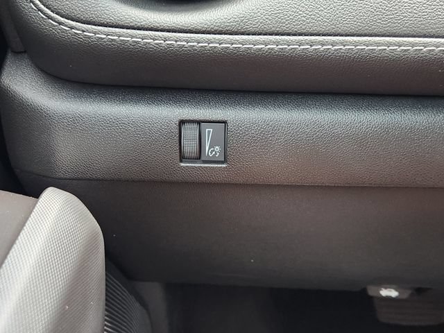 Used 2025 Chevrolet Colorado LT RWD image 23
