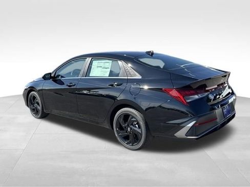 New 2026 Hyundai Elantra SEL Sport Premium FWD image 3
