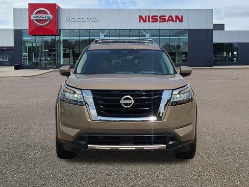 Used 2023 Nissan Pathfinder Platinum AWD/4WD image 2