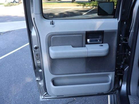 Used 2005 Ford F150 XLT image 24