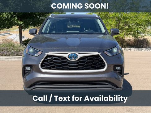 Used 2024 Toyota Highlander XLE AWD/4WD image 2