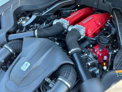 Used 2019 Ferrari Portofino RWD image 35