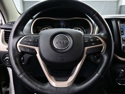 Used 2017 Jeep Cherokee Limited image 25