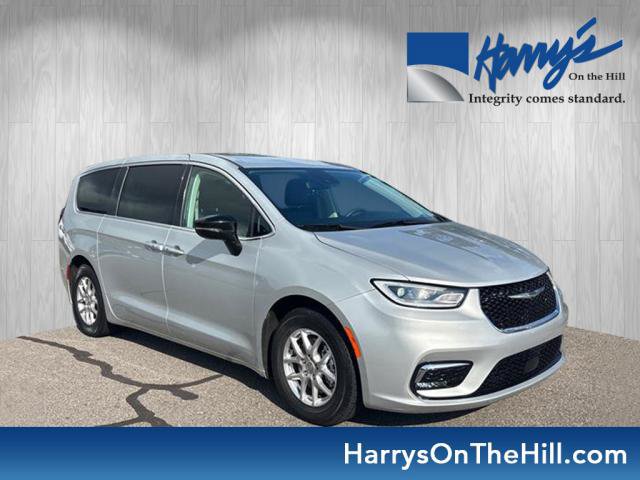 Used 2024 Chrysler Pacifica Touring-L FWD image 1