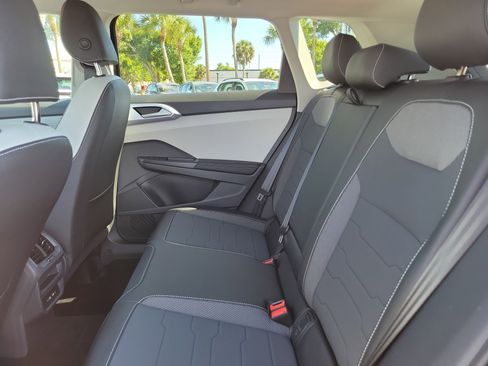 New 2026 Volkswagen Taos SE FWD image 12