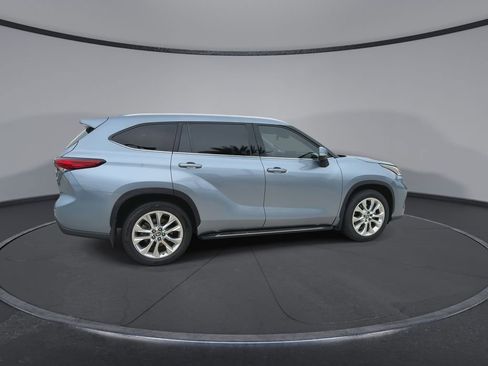 Used 2023 Toyota Highlander Limited image 9