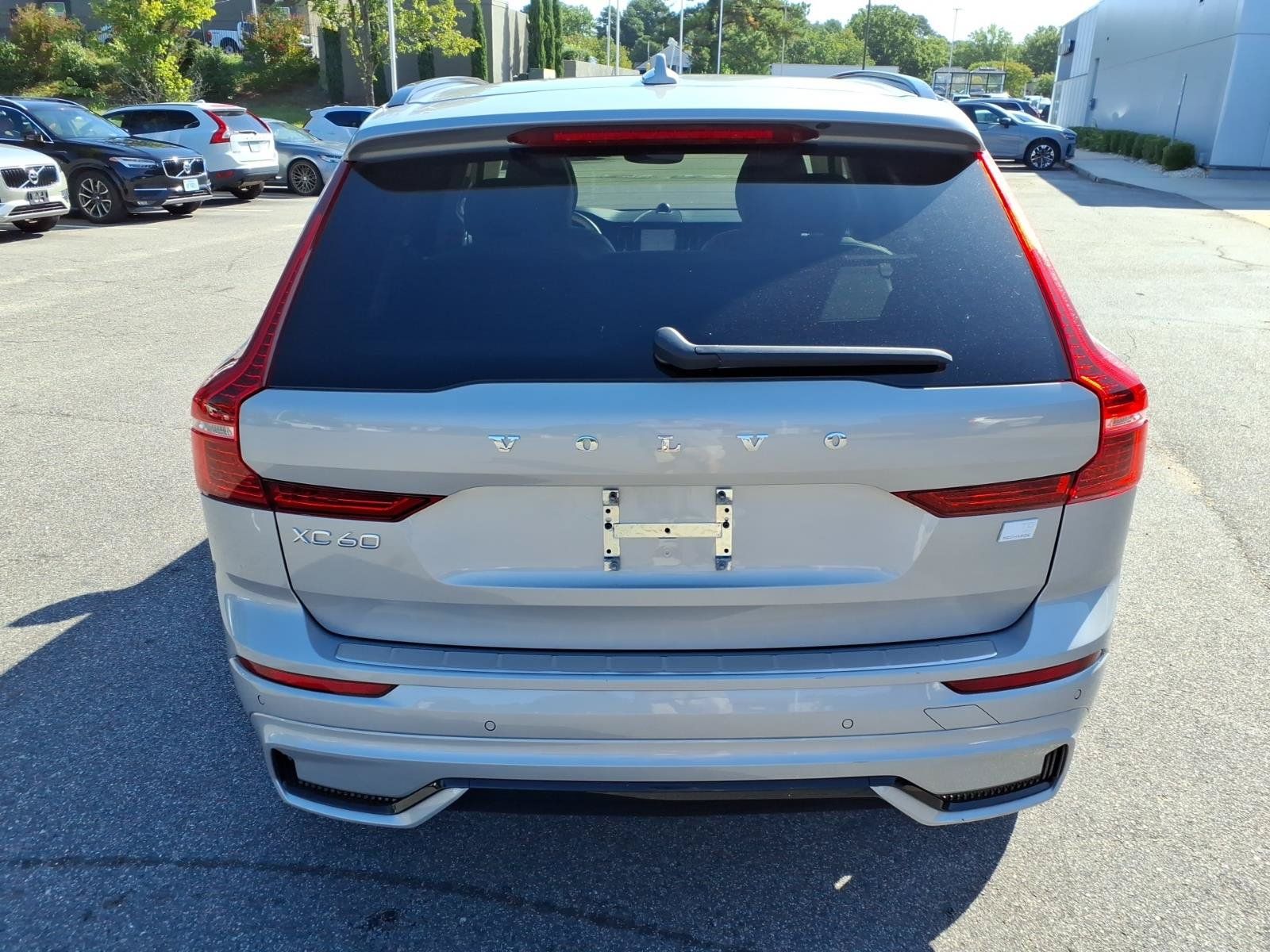 Used 2023 Volvo XC60 T8 Ultimate w/ Climate Package AWD/4WD image 4