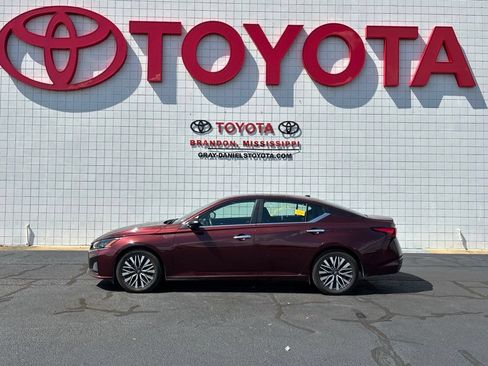 Used 2025 Nissan Altima 2.5 SV FWD image 5