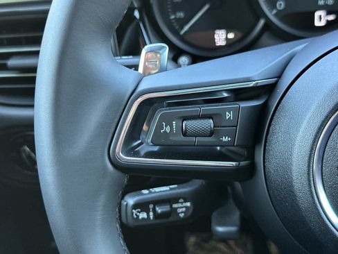Certified 2025 Porsche Macan AWD/4WD image 25