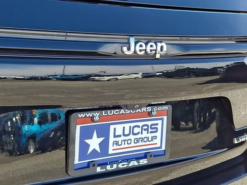 Used 2023 Jeep Grand Cherokee Laredo AWD/4WD image 32