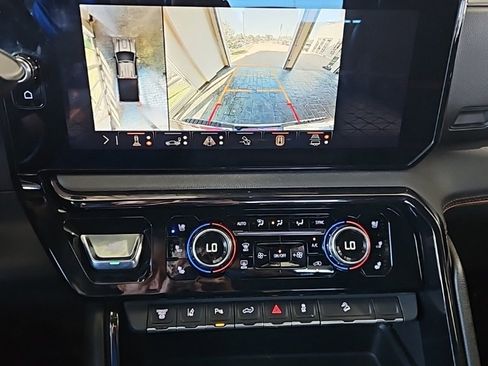 Used 2024 GMC Sierra 2500 AT4 image 32