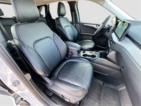 Used 2025 Ford Escape SE w/ PHEV Premium Package image 28
