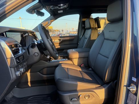 New 2026 GMC Yukon XL Denali w/ Denali Reserve Package image 21