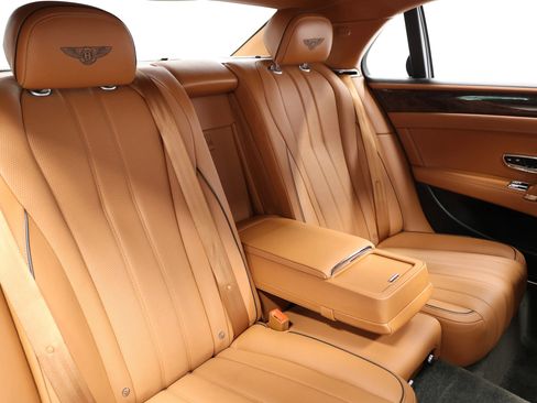 Used 2015 Bentley Flying Spur V8 image 48