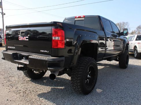 Used 2015 GMC Sierra 2500 Denali w/ Duramax Plus Package image 8