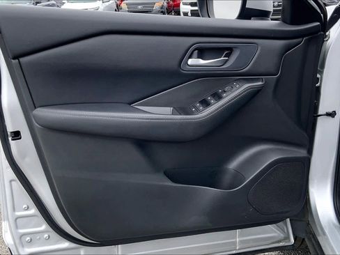 Used 2024 Nissan Rogue SV image 22