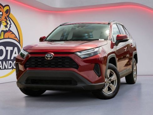 Used 2025 Toyota RAV4 XLE AWD/4WD image 1
