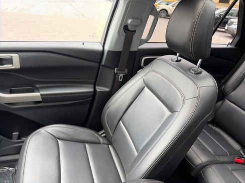 Used 2022 Ford Explorer XLT AWD/4WD image 20