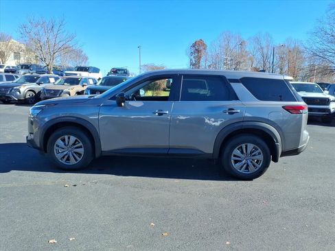 Used 2025 Nissan Pathfinder S image 23