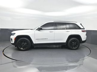 Used 2023 Jeep Grand Cherokee Altitude RWD video 3