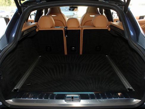 Used 2021 Aston Martin DBX image 27