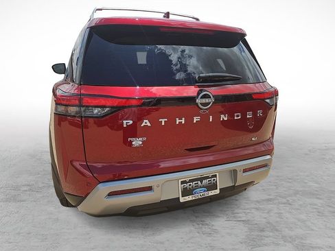 Used 2024 Nissan Pathfinder SL FWD image 8