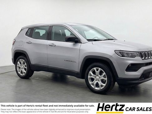 Used 2025 Jeep Compass Latitude AWD/4WD image 1
