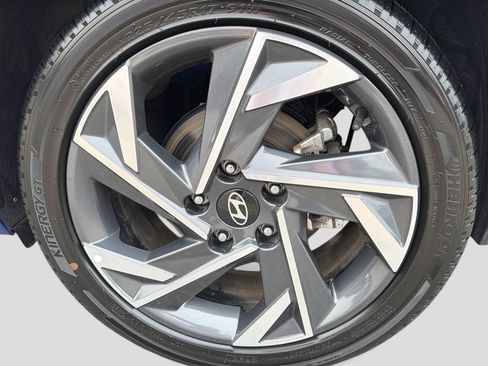Certified 2025 Hyundai Elantra SEL FWD image 14