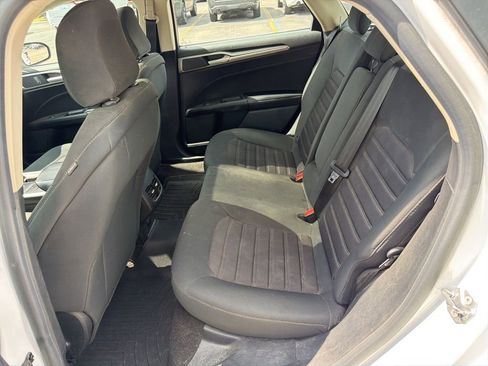 Used 2020 Ford Fusion SE FWD image 10