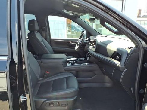 Used 2025 Chevrolet Suburban LT AWD/4WD image 20