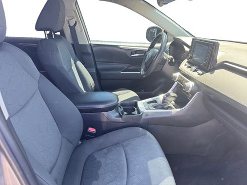 Used 2021 Toyota RAV4 XLE FWD image 16