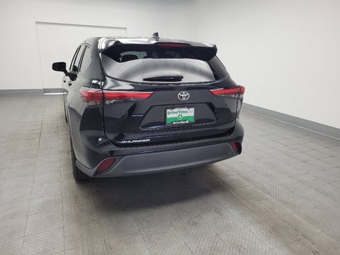 Used 2021 Toyota Highlander L FWD image 6