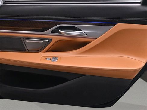 Used 2022 BMW 750i xDrive 750i xDrive w/ Executive Package image 17